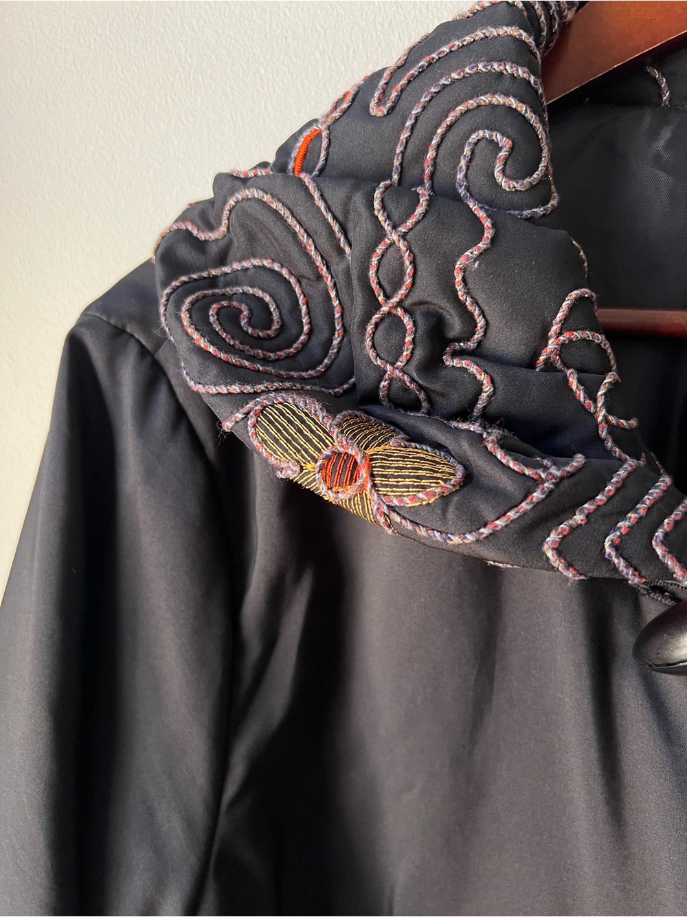 Black Semi Quilted Weather Resistant Autumn Art Deco Design Long Coat - Picture 6 of 15